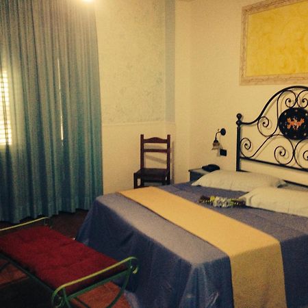 קסטלוצו Hotel Oasi Da Paolo מראה חיצוני תמונה