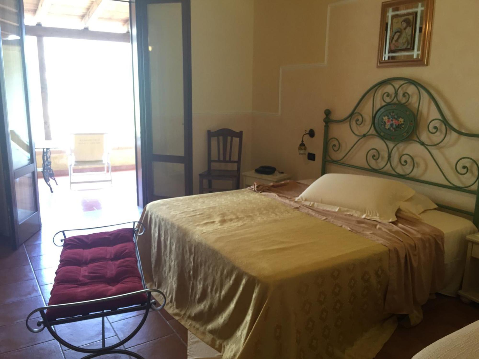 קסטלוצו Hotel Oasi Da Paolo מראה חיצוני תמונה