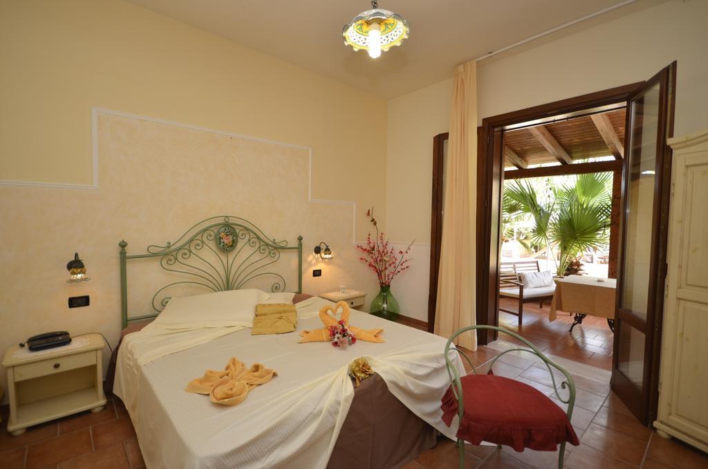 קסטלוצו Hotel Oasi Da Paolo מראה חיצוני תמונה