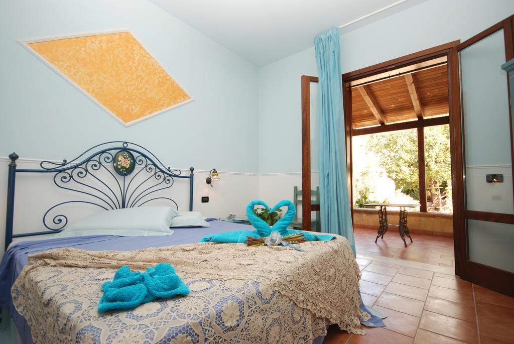 קסטלוצו Hotel Oasi Da Paolo מראה חיצוני תמונה
