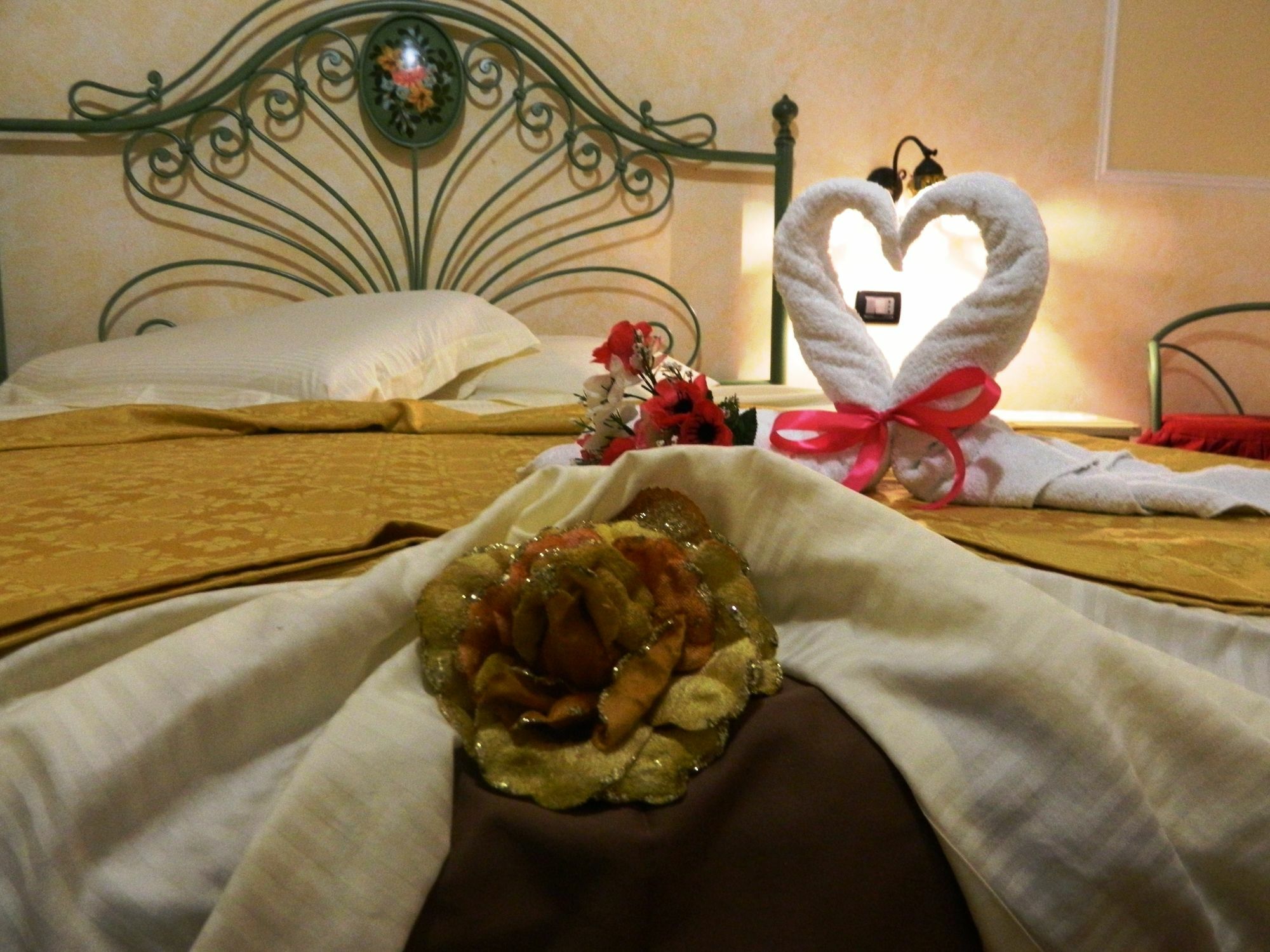 קסטלוצו Hotel Oasi Da Paolo מראה חיצוני תמונה
